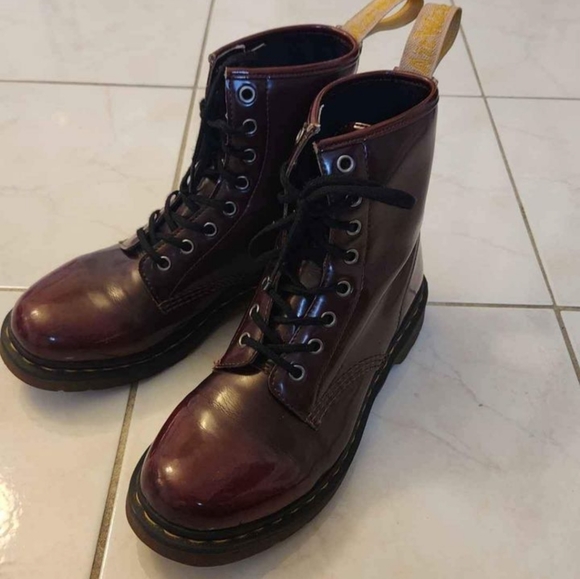 SOLD SOLD SOLD Womens Dr. Martens Vegan 1460 Boot EUC - Picture 1 of 4